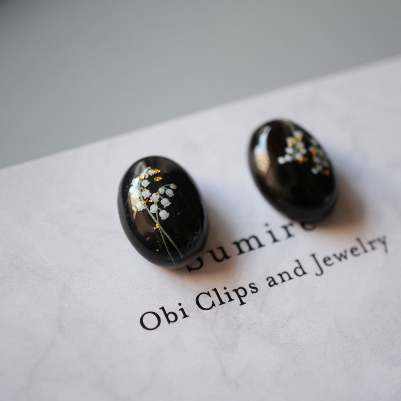 Black Agate and Lily of the Valley Earrings, Clip-on Earrings, Natural Stone, Onyx, Lily of the Valley - Earrings & Clip-ons - Gemstone Black