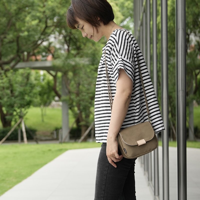 Xiaomoji carry-on bag-handmade to order - กระเป๋าแมสเซนเจอร์ - ผ้าฝ้าย/ผ้าลินิน 