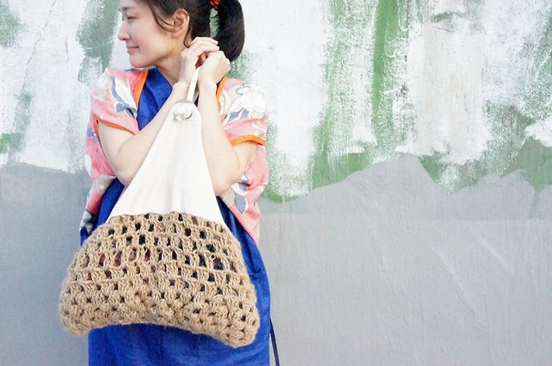 Japanese-style canvas + leather bag + hemp rope woven three-dimensional triangle - กระเป๋าแมสเซนเจอร์ - ผ้าฝ้าย/ผ้าลินิน 