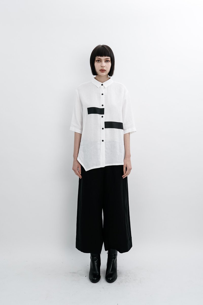 The side opening is straight. Black Linen trousers. Spring Summer | Ysanne - กางเกงขายาว - ผ้าฝ้าย/ผ้าลินิน สีดำ