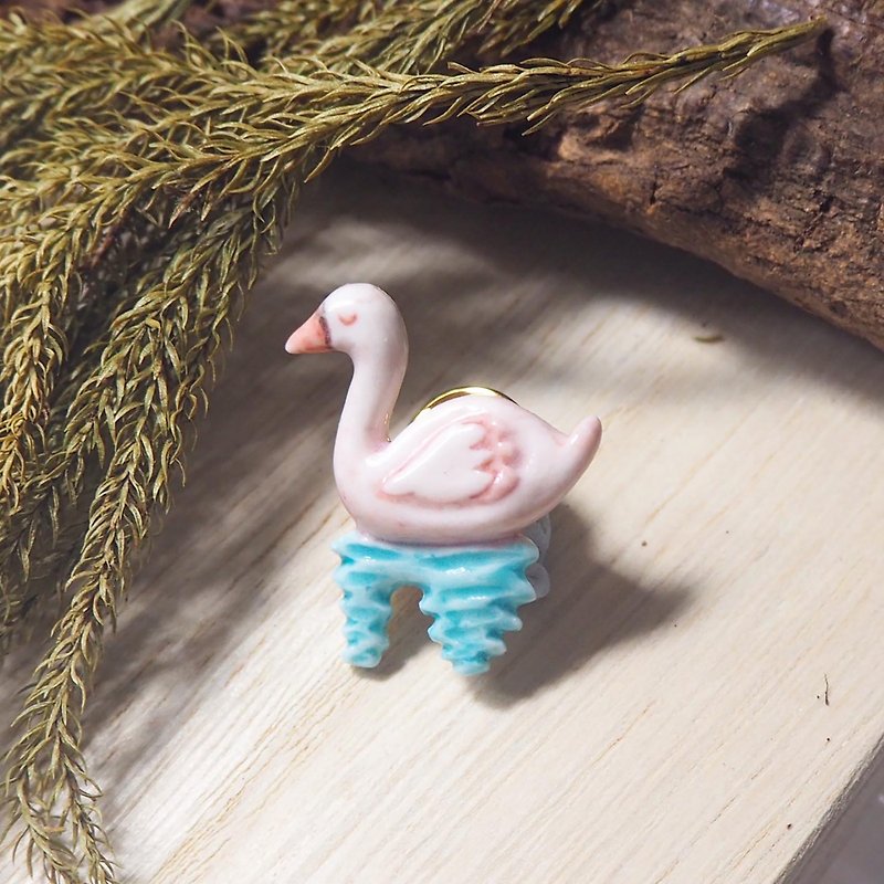 Ceramic Swan handmade brooch - Brooches - Porcelain 