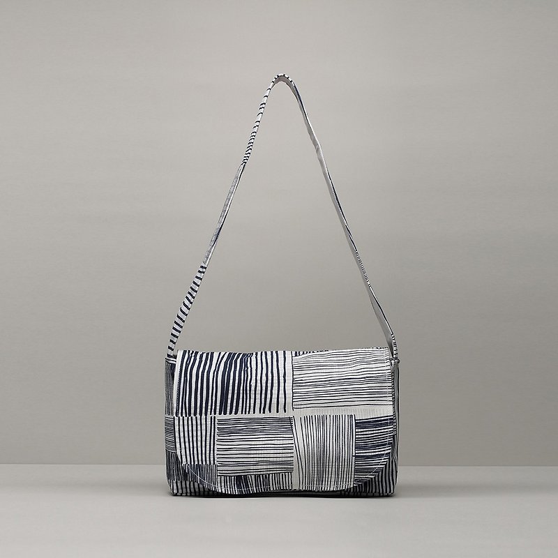 Just right school bag/ messenger bag/ knitting - กระเป๋าแมสเซนเจอร์ - ผ้าฝ้าย/ผ้าลินิน สีน้ำเงิน