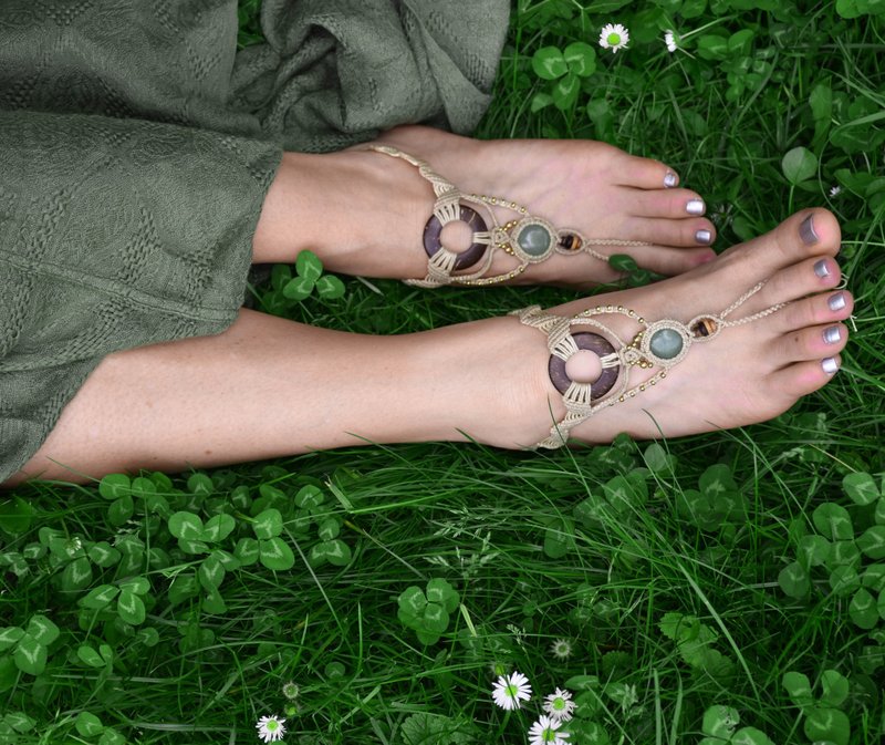 Hippy foot jewelry, summer barefoot sandal, aventurine foot thong - 涼鞋 - 繡線 卡其色