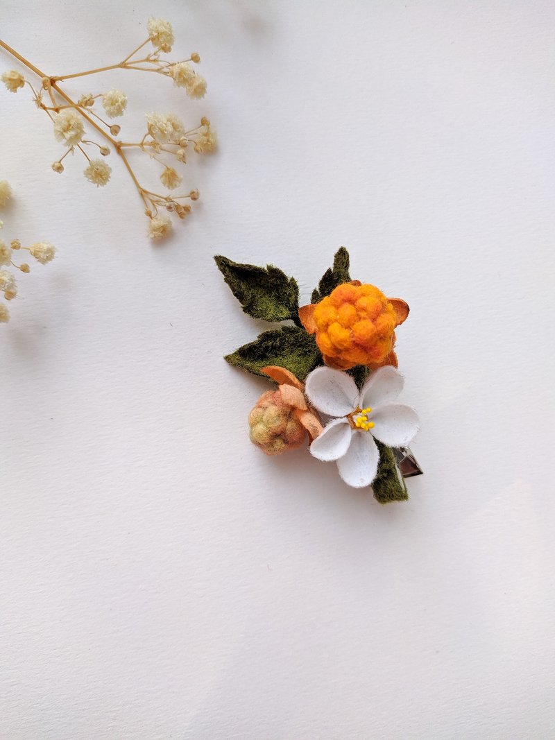 Berry hair clip, baby girl hair clip, girl hair accessories, cloudberry - เครื่องประดับ - วัสดุอื่นๆ สีส้ม