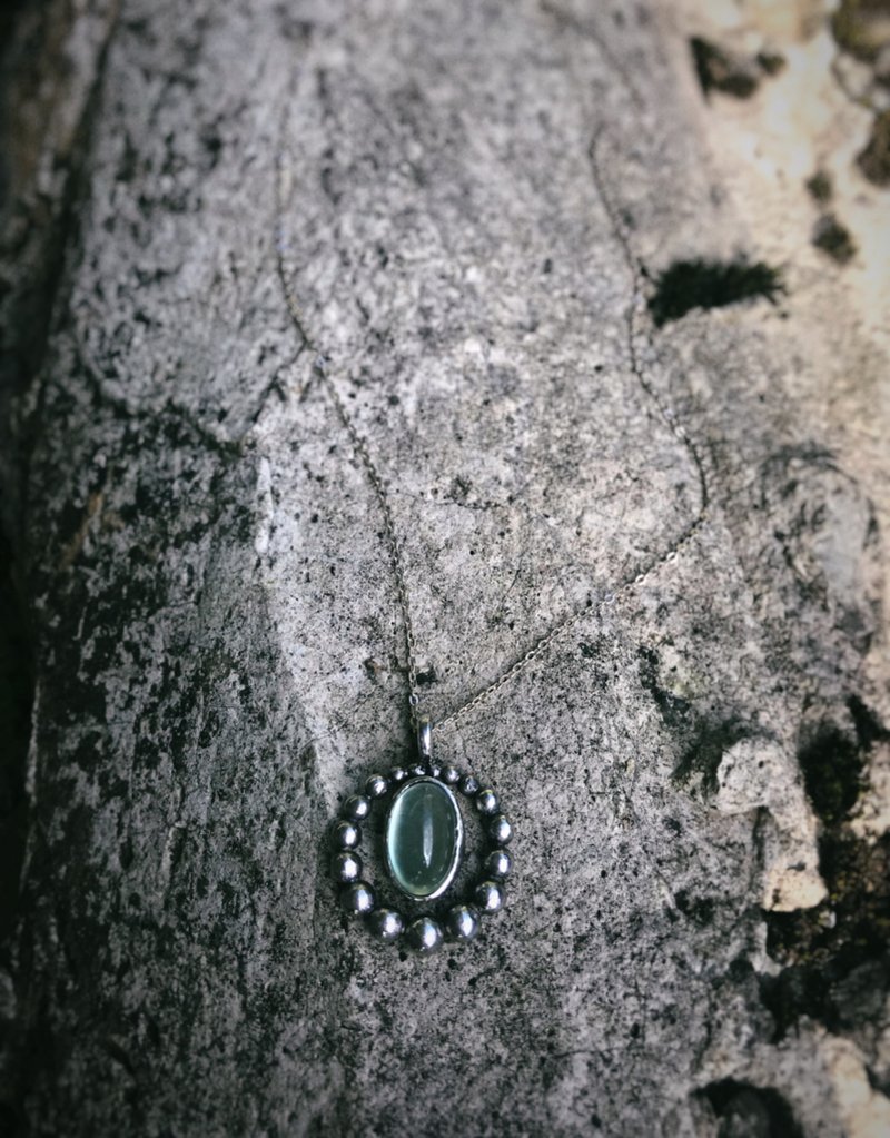 Green is the color of the heart of the grape stone sterling silver necklace - สร้อยคอ - เงินแท้ สีเขียว