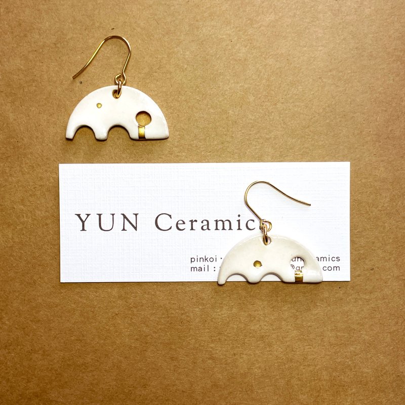 Half and half_Little animal 1 earrings - ต่างหู - ดินเผา ขาว
