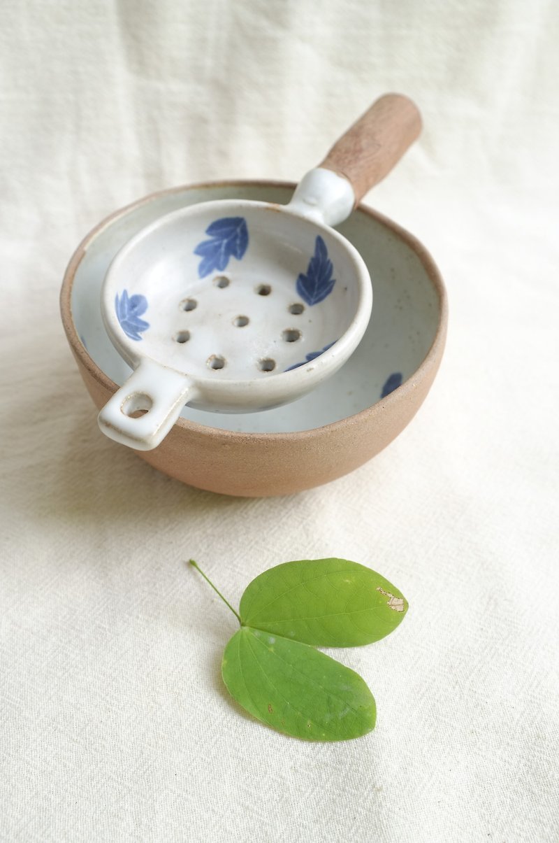 ceramic tea filter - Cookware - Pottery White