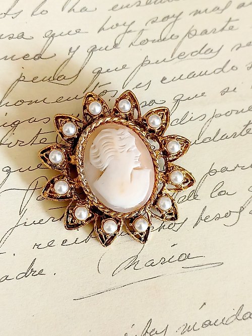 老時光製造所 vintage jewelry B.S.K 典雅維多利亞浮雕女神別針