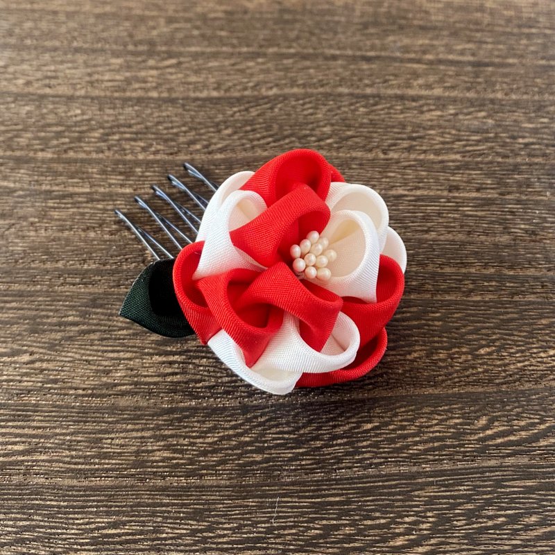 Small camellia hair ornament - เครื่องประดับผม - ผ้าไหม สีแดง