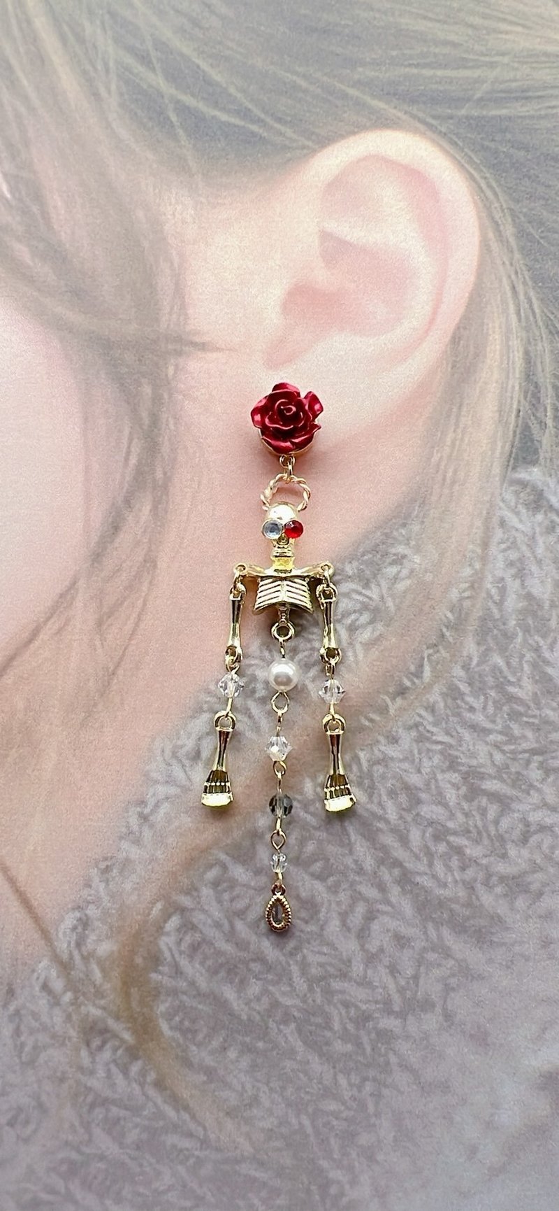 | Skull Rose Earrings | Pearl Painless Clip-On Silver Gold Swarovski Customized - ต่างหู - วัสดุอื่นๆ หลากหลายสี