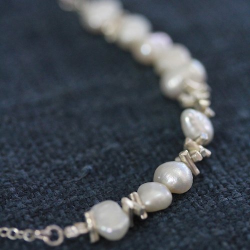 Stories of silver and silk Pearls and silver sprinkles beads necklace (N0072)
