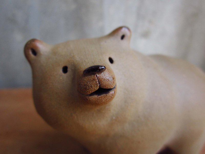 世界の8種類のクマのヒグマ（大右） - 置物 - 陶器 カーキ