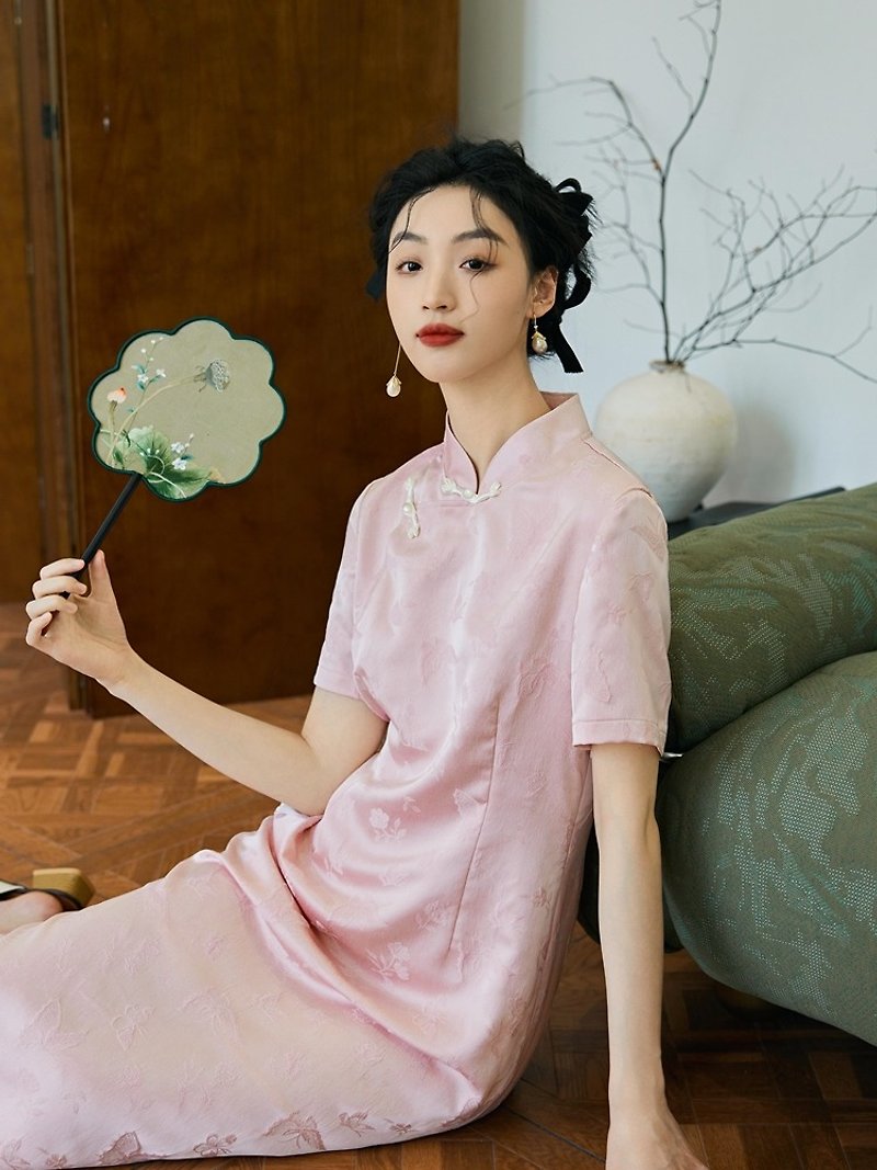 粉色新中式國風洋裝 女夏2024新款 小眾氣質超好看改良旗袍 - 連身裙 - 其他材質 粉紅色