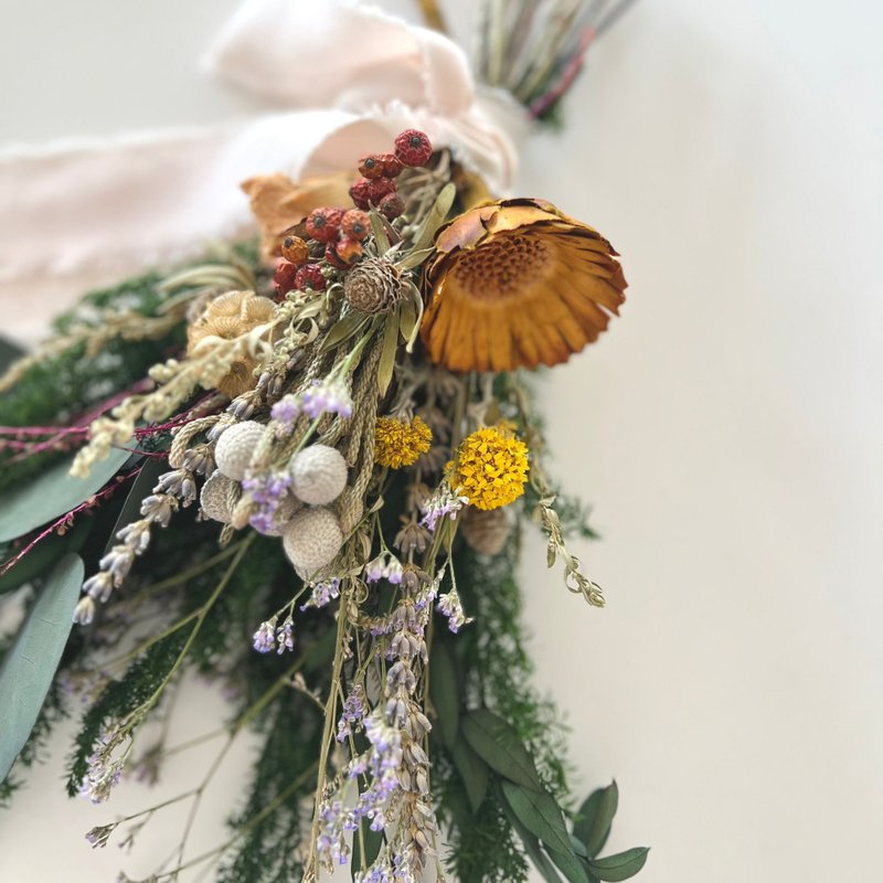 永生雪松聖誕倒掛花束・木太陽菊 × 胡椒果 × 乾燥花 - 乾燥花/永生花 - 植物．花 