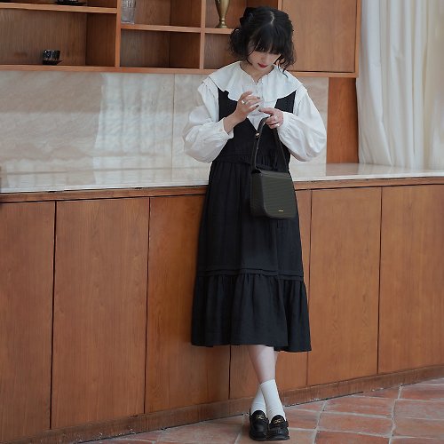 Sora 黑色V領系帶亞麻背心裙|洋裝|春款|亞麻|Sora-891