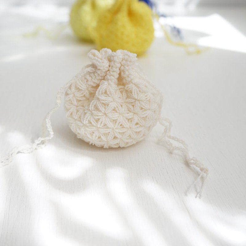 Ba-ba handmade  Crochet Drawstring mini-mini-mini bag  No.KPPPR8 - 化妝包/收納袋 - 其他材質 白色