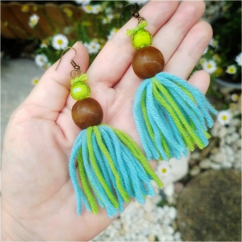 Adorable sweet colorful tassel earrings with beads - 耳環/耳夾/耳骨夾 - 其他材質 