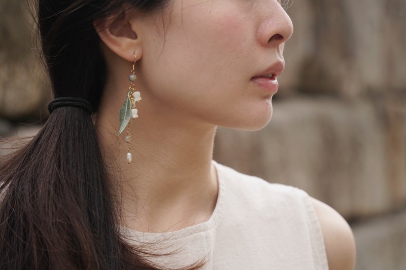 【YUN handmade silk flower earrings】Lily of the Valley color can be customized - ต่างหู - เครื่องประดับพลอย หลากหลายสี