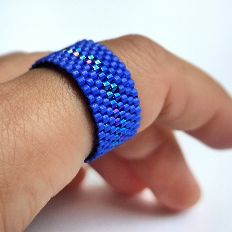 Blue luster beaded ring Handmade beautiful ring Flexible ring Elastic ring - แหวนทั่วไป - แก้ว สีน้ำเงิน