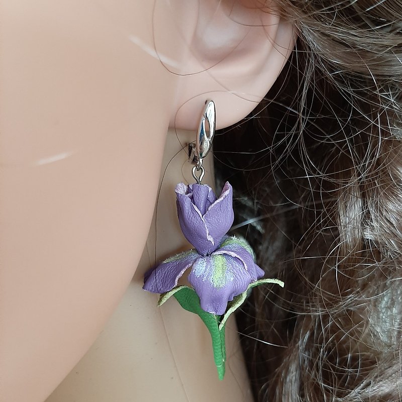 耳環 Iris leather earrings for her Leather women's jewelry - ต่างหู - หนังแท้ สีม่วง