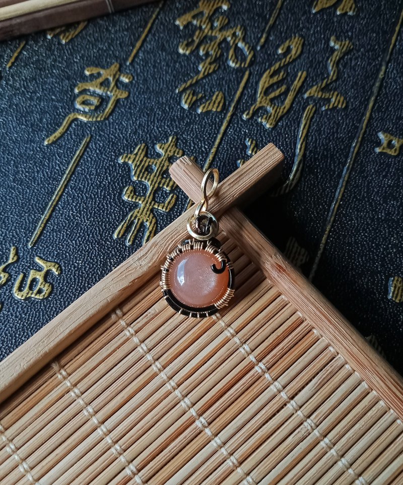 Anonymous mountains and rivers. necklace. Orange moonstone. Black gold orange moonlight. Metal braid. Contains chain - สร้อยคอ - เครื่องเพชรพลอย สีส้ม