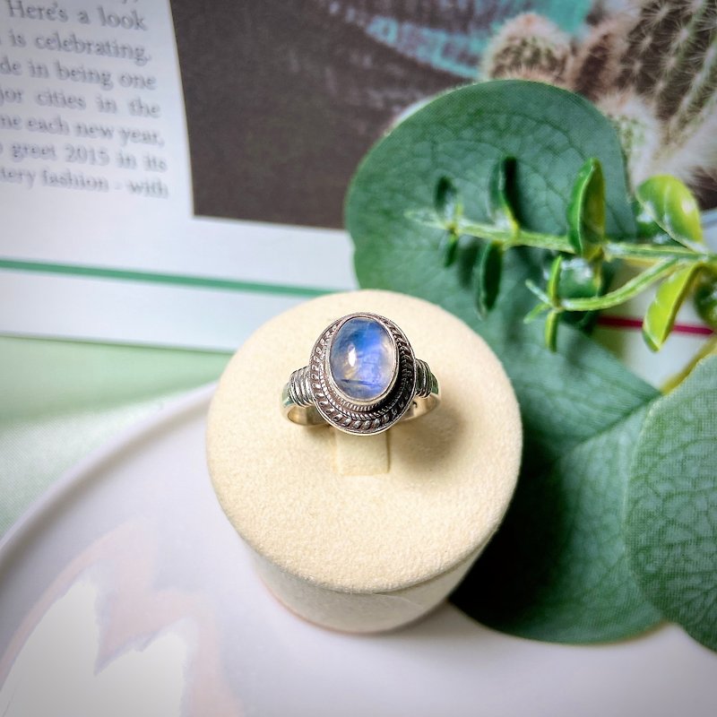 Only one adjustable handmade natural moonstone 925 sterling silver blue purple Linen feel braided elongated silver ring - แหวนทั่วไป - เงินแท้ สีเงิน