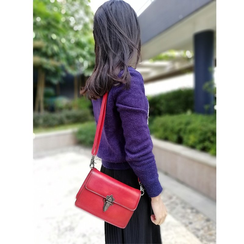 Pure Hand Dye Red Retro Kraft Shoulder Bag / Side Bag / Shoulder Bag / Shoulder Bag - กระเป๋าแมสเซนเจอร์ - หนังแท้ สีแดง
