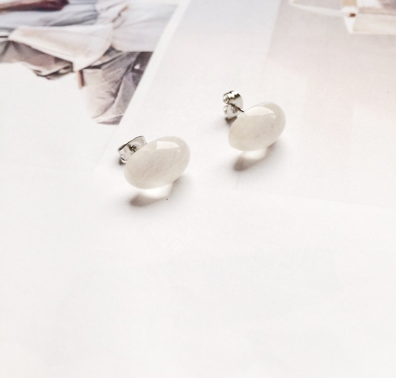 La Don - Pearl Smoothie Pea White Ear Needle - Earrings & Clip-ons - Acrylic White