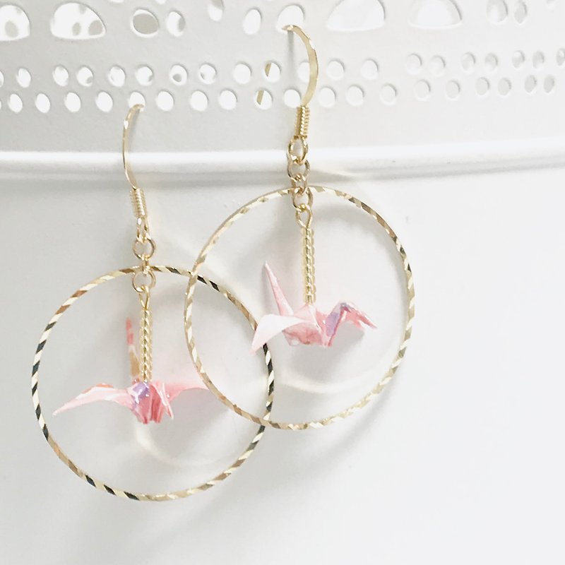Paper crane and gold hoop earring - Earrings & Clip-ons - Paper Pink
