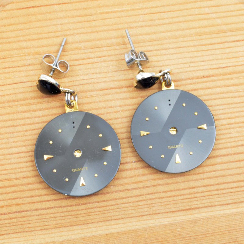 黑金色配水鑽圓形古董錶面耳環  Golden Vintage Dial Earrings - 耳環/耳夾/耳骨夾 - 其他金屬 黑色