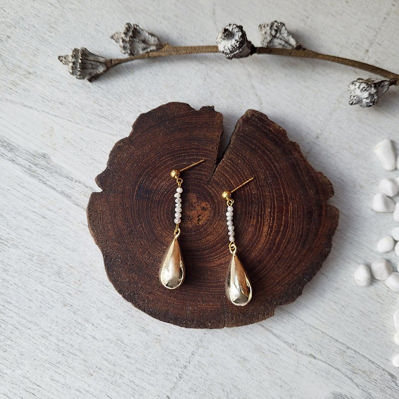 14k metal water drop natural rice grain pearl pendant vintage earrings ear pin Clip-On graduation gift - Earrings & Clip-ons - Pearl Gold