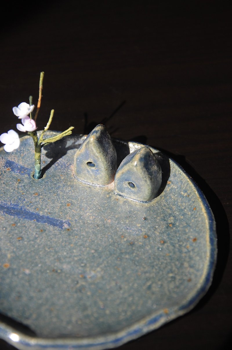 【染布花 | 陶瓷】小屋與樹 陶瓷小碟 | 線香碟 | 飾物碟 | 小物 - 花瓶/花器 - 陶 藍色