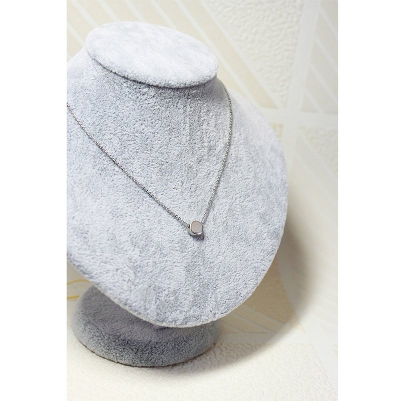 [925 Silver] Classic Round Pendant Necklace - Can be engraved with a letter - สร้อยคอ - เงินแท้ สีใส