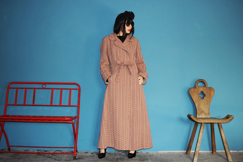[Vintage Coat] (Made in Italy collar mark) Light brown pattern with a long coat coat (Made in Italy) F3132 (Christmas gift Christmas exchange gifts) - เสื้อแจ็คเก็ต - เส้นใยสังเคราะห์ สีนำ้ตาล