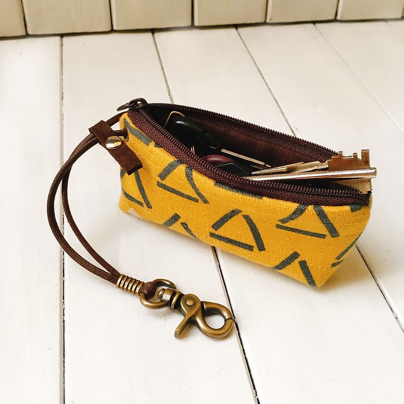 Zipper key case (scale pattern) Japanese fabric to order production* - Keychains - Cotton & Hemp Yellow