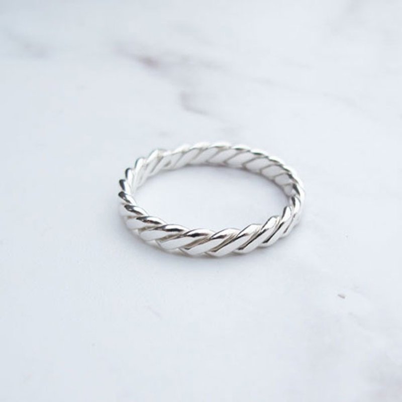 Big staff Taipa [manual × custom × DIY] flat twist sterling silver female ring master custom - แหวนทั่วไป - เงินแท้ สีเงิน