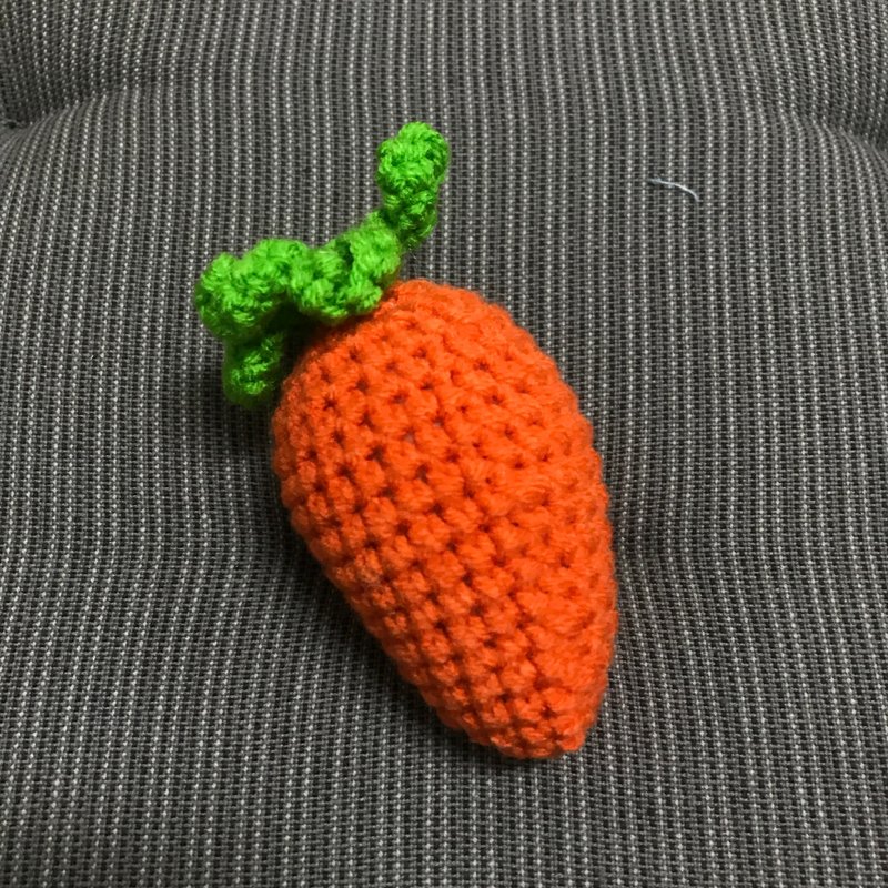 RABBIT LULU Handmade Knitted Carrot Carrot Carrot Head Keyring Phone Strap - ที่ห้อยกุญแจ - วัสดุอื่นๆ สีส้ม