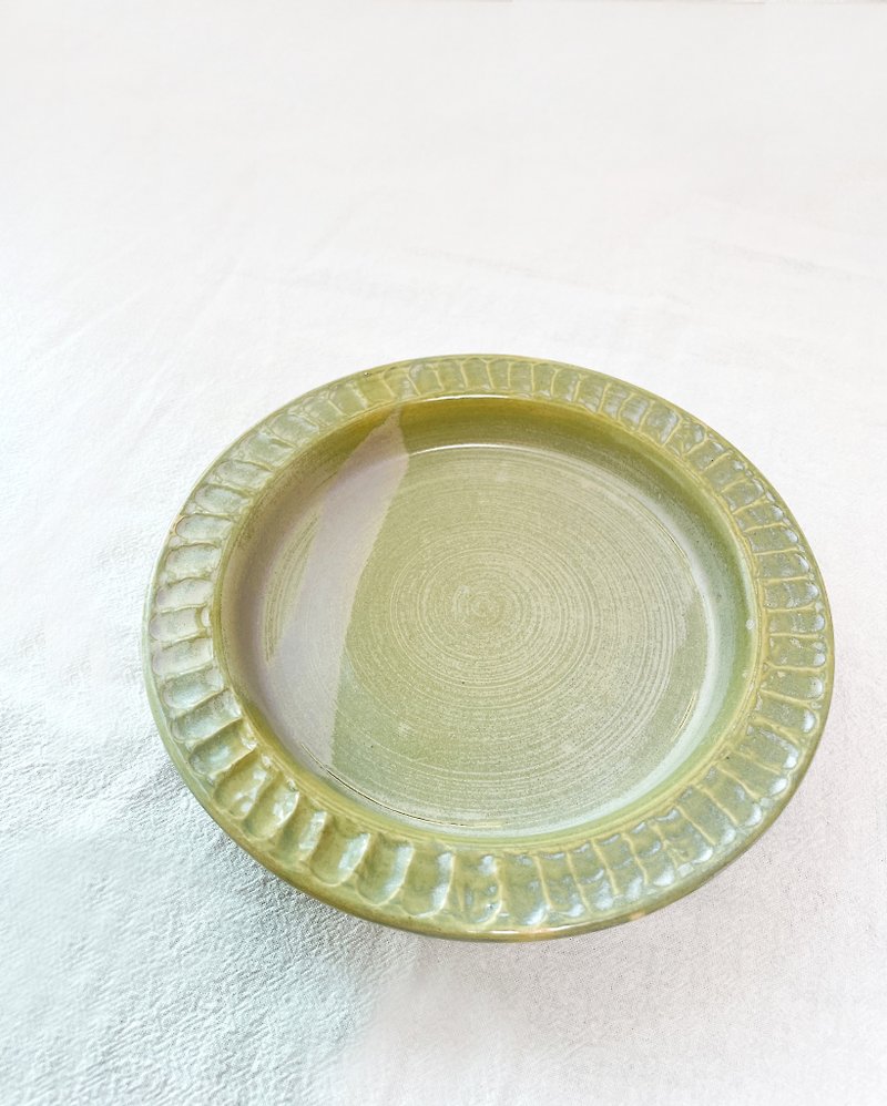 陶瓷手工 | 手造雕刻盤子 (18cm) - 盤子/餐盤 - 陶 綠色