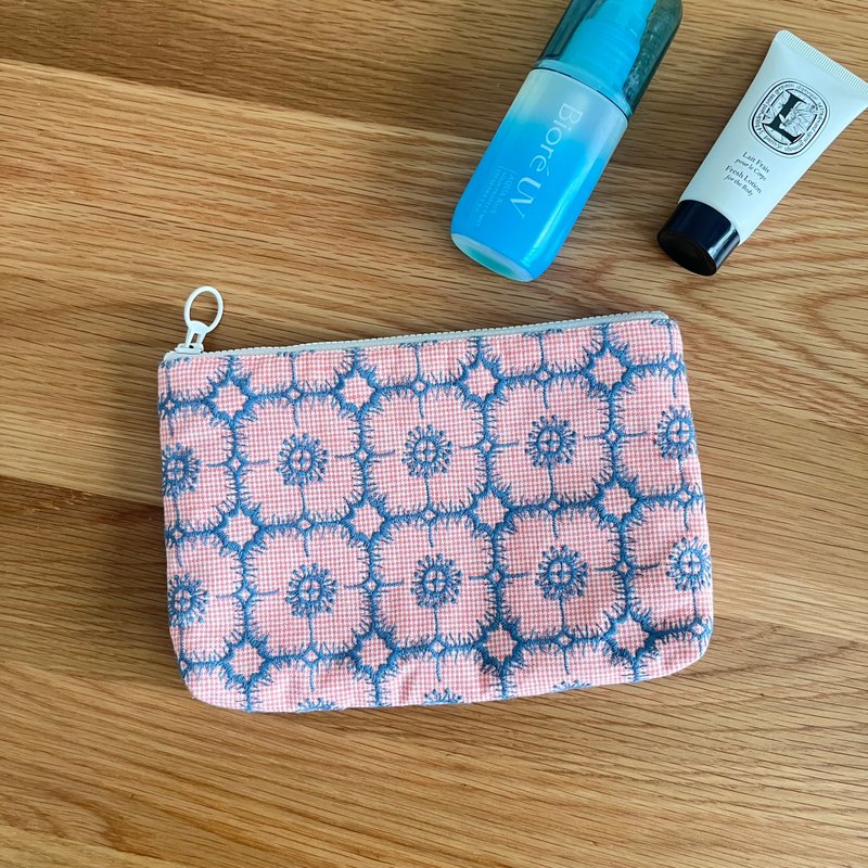 mina  perhonen anemone  ポーチ　大きめ　刺繍　花　ピンク - 化妝包/收納袋 - 棉．麻 粉紅色