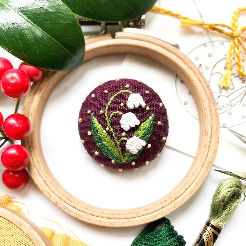 . Japanese finch embroidery. Bell orchid hand-embroidered brooch / necklace pendant mother's day limited dark purple - Brooches - Thread Purple