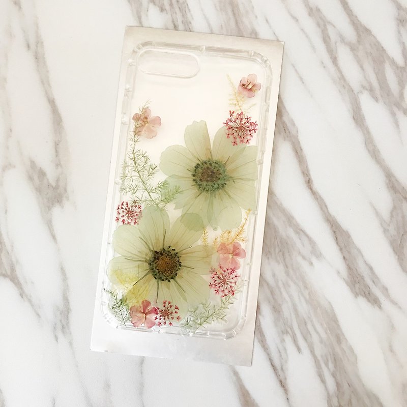 本物の花の花の携帯電話のシェルガーベラ花嫁の草淡青緑色のシリーズはカスタマイズすることができます - スマホケース - 寄せ植え・花 グリーン