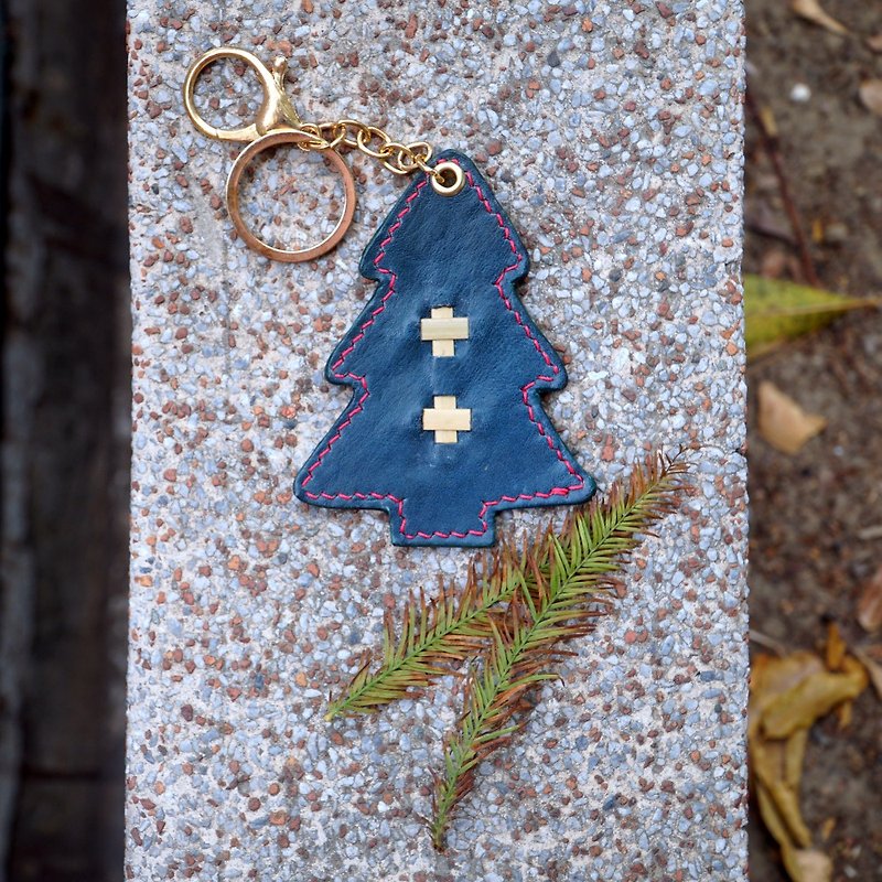 [Christmas limited] Bamboo woven leather warm Christmas tree pendant key ring [Best choice for exchanging gifts] - Charms - Genuine Leather Green