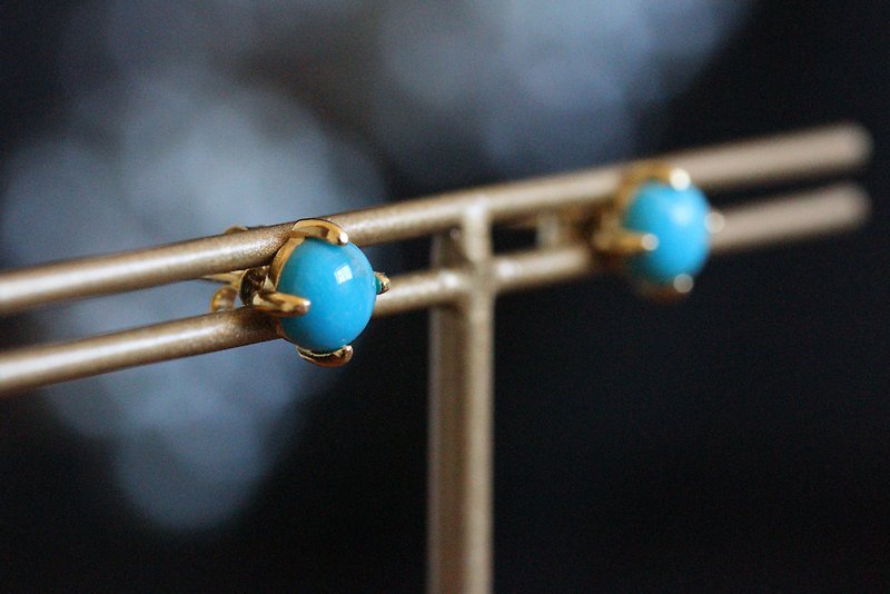 Turquoise claw stud earrings Silver925 - ต่างหู - เครื่องประดับพลอย สีน้ำเงิน