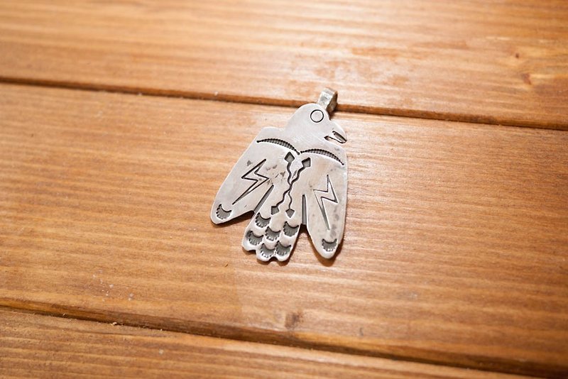 Dreamstation Leather Institute, Hand-stamped Indian Thunderbird Pendant Head - สร้อยคอ - โลหะ สีเงิน