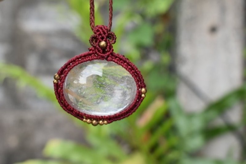 Gold pink fur and bubbles Pink rutilated quartz macrame pendant garm049 - สร้อยคอ - เครื่องเพชรพลอย 