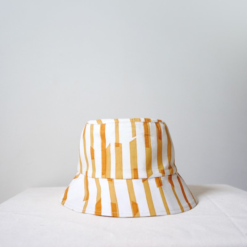 手オレンジ色の帽子のソート - 帽子 - 紙 オレンジ