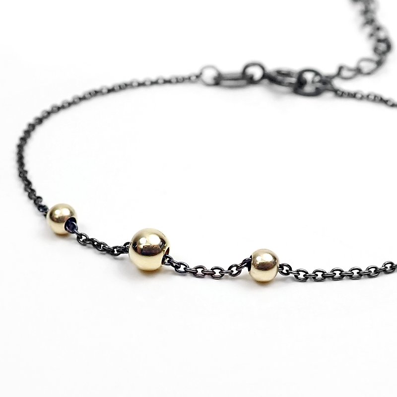 Crazy Geometry | Minimalist 3+4mm three gold-infused round beads black 925 sterling silver bracelet - สร้อยข้อมือ - เงินแท้ สีดำ