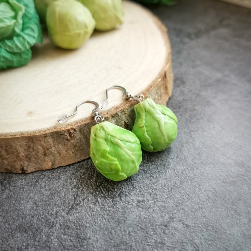 Brussels sprouts earrings are cottagecore weird, vegan, funky, quirky earrings - 耳環/耳夾/耳骨夾 - 黏土 綠色