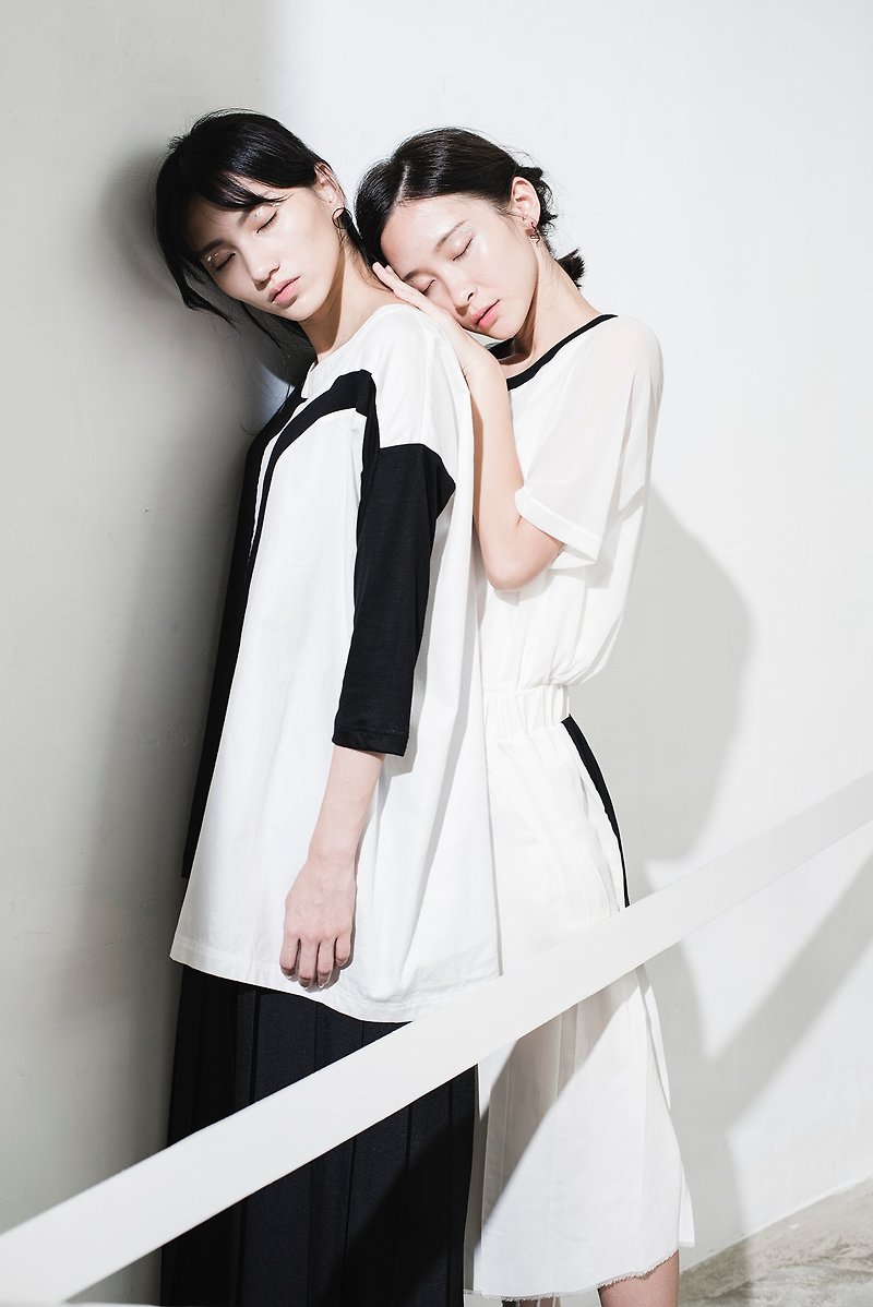 JUBY CHIU / White mesh top close to black - เสื้อผู้หญิง - วัสดุอื่นๆ ขาว