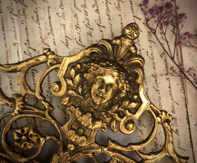 フランスのネオクラシックスタイルのタイミング女神ホラエベベルミラー